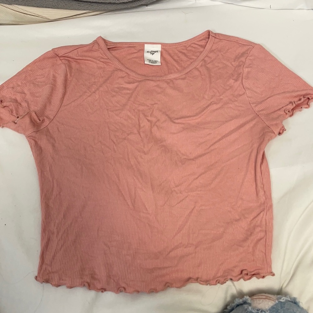 pink cropped tee